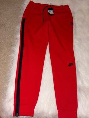 NWT Nike Women's Tech Fleece Full-Zip Jogger Sweatpants University Red BV7115-60